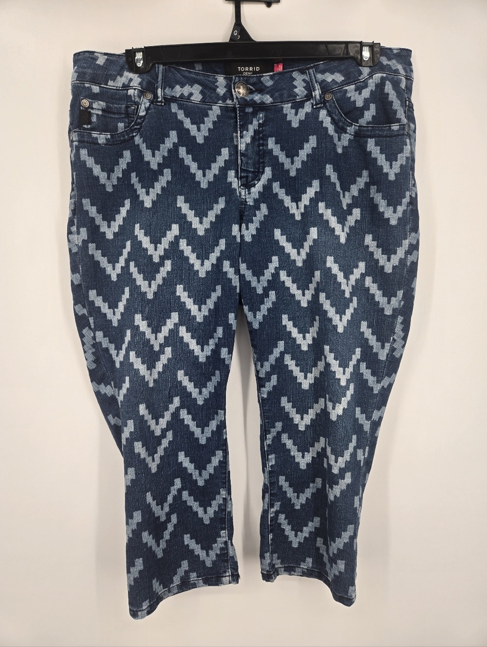 Torrid Denim Medium Wash Chevron Print Cropped Jeans Size 16 (6761) - Picture 1 of 6